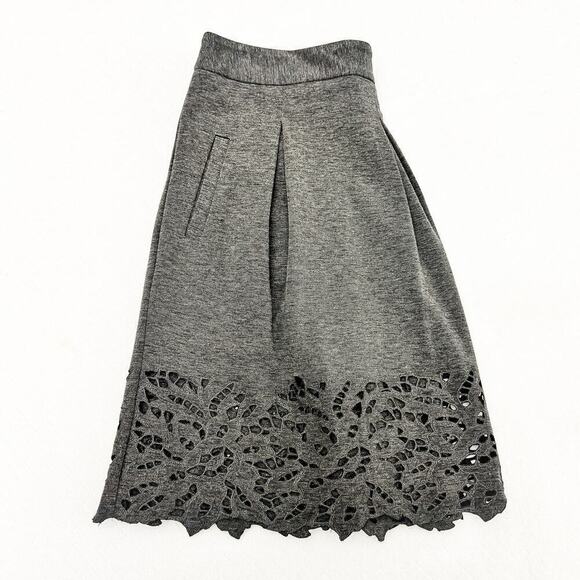 BCBG Maxazria Gray Pleated Skirt Flower Hem Front Pockets NWOT Size 8 - Picture 5 of 5